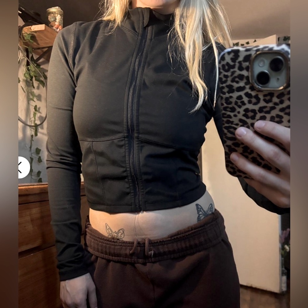 PINK Victoria’s Secret Cropped Relay Jacket